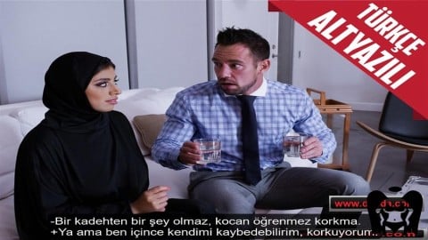 Patronun Kapalı Kızına Yapıştırıyor – Türbanlı Porno